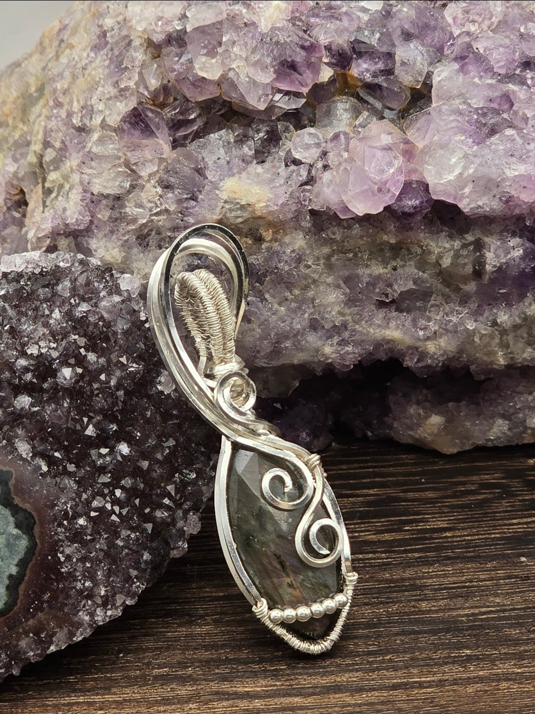 Faceted Sunset Labradorite Pendant With Accent Beads