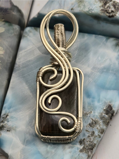 Labradorite Roseflare Pendant