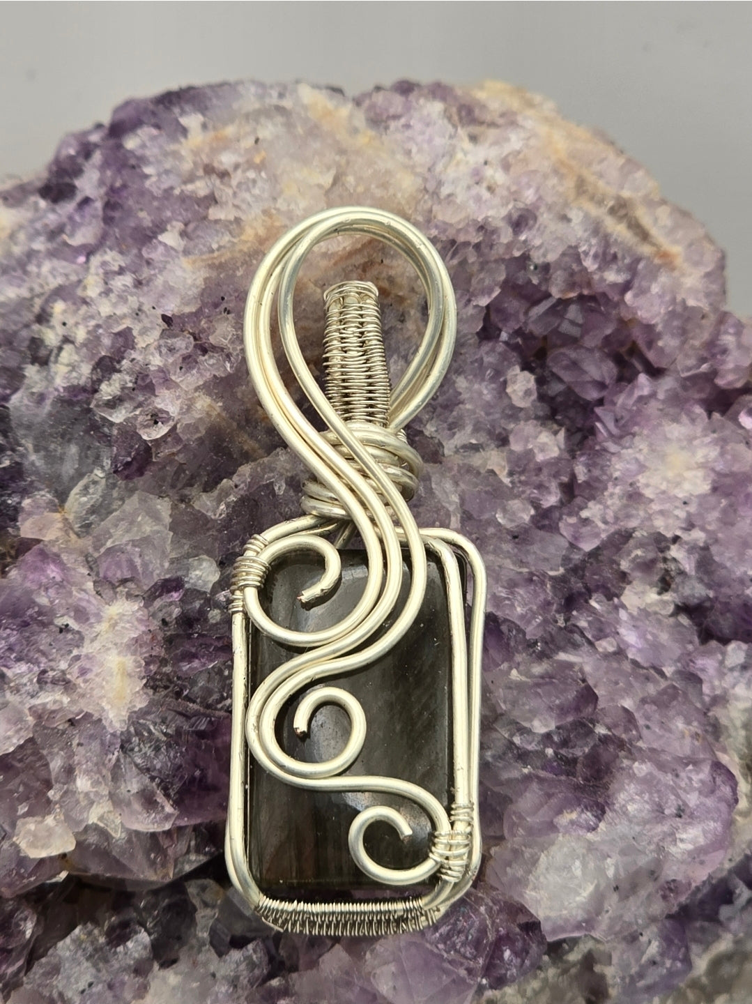 Labradorite Roseflare Pendant