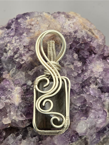 Labradorite Roseflare Pendant