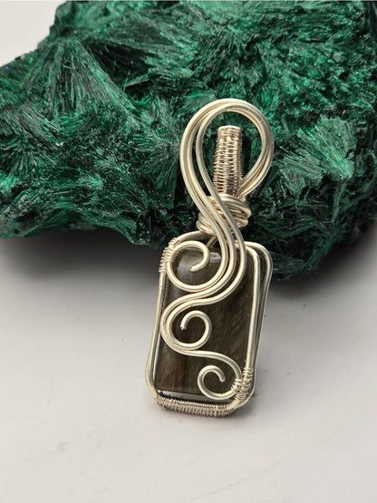 Labradorite Roseflare Pendant
