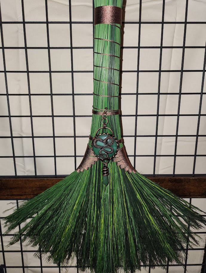 Snake Double Wing Broom