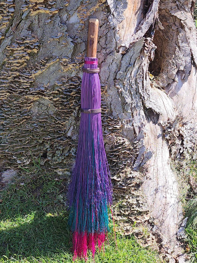 Short Vibrant Skirt Broom