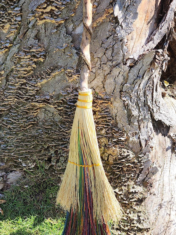Short Twisted Handled Harvest Sweeper