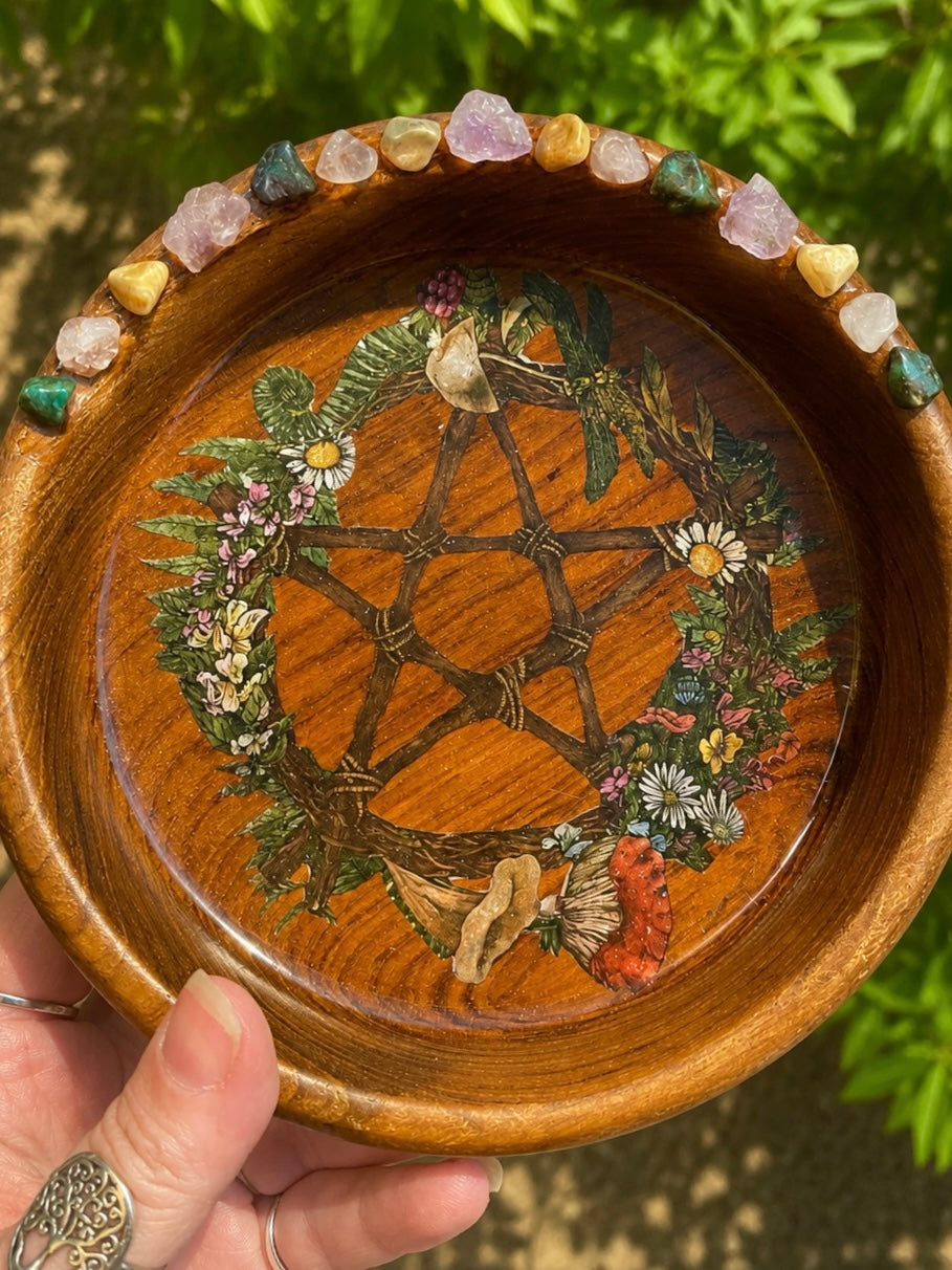 Wooden crystal witchy altar bowls offering
