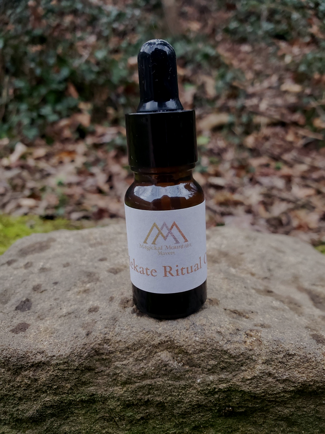 Hekate Ritual Oil – Devotional Anointing Oil for Crossroads Magic, Protection &amp; Guidance