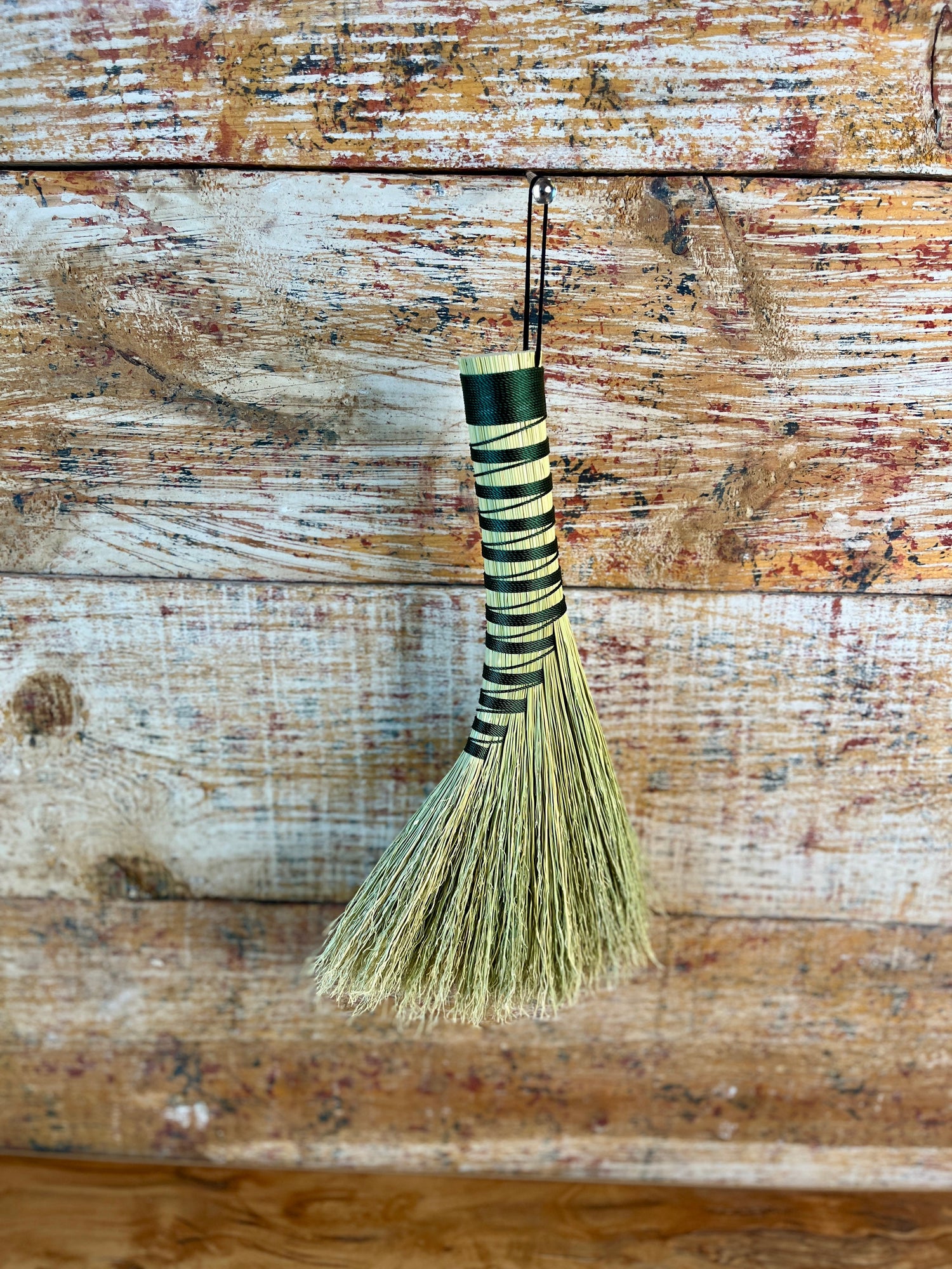 Natural Rustic Whisk/Forest Green Thread