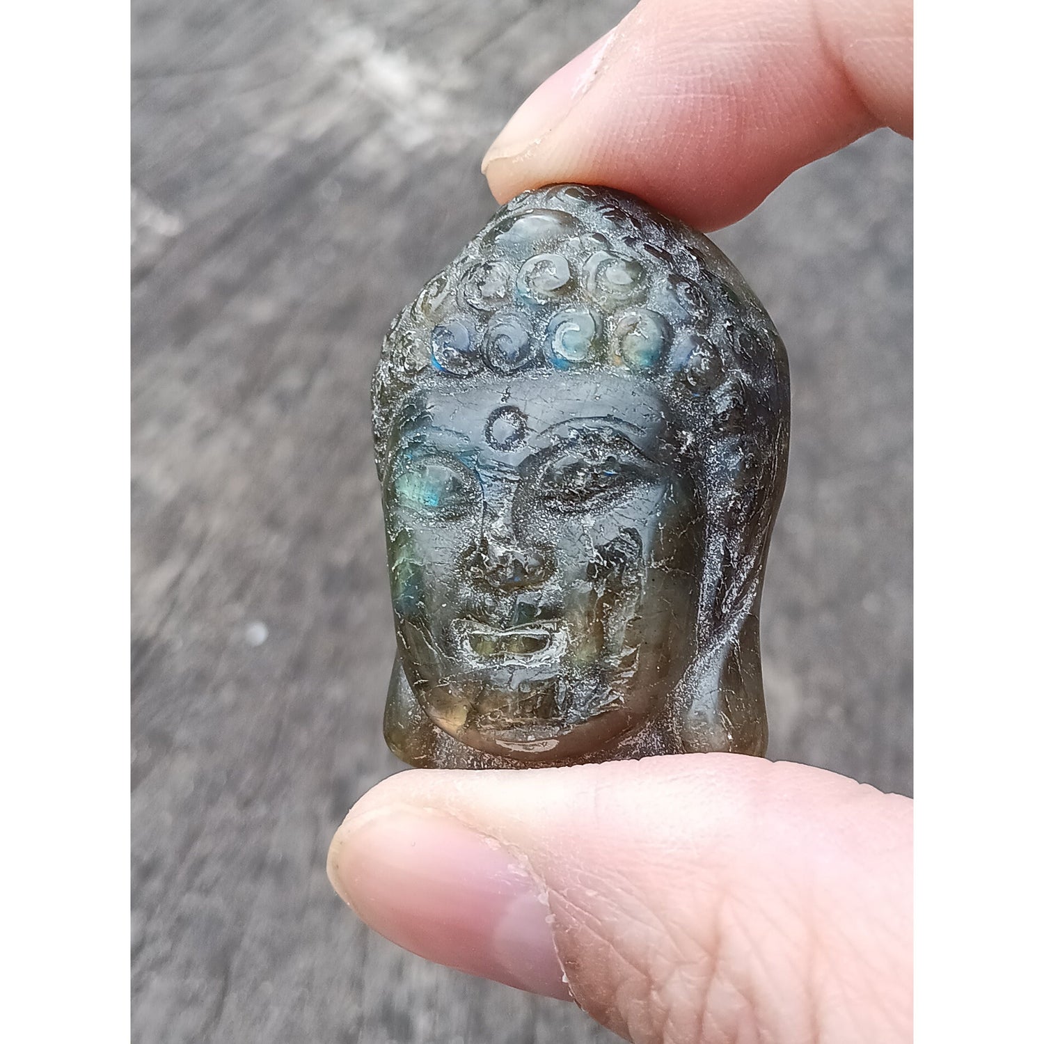 Buddha Labradorite Palm Stone – Flashy Crystal with Buddha Head Carving