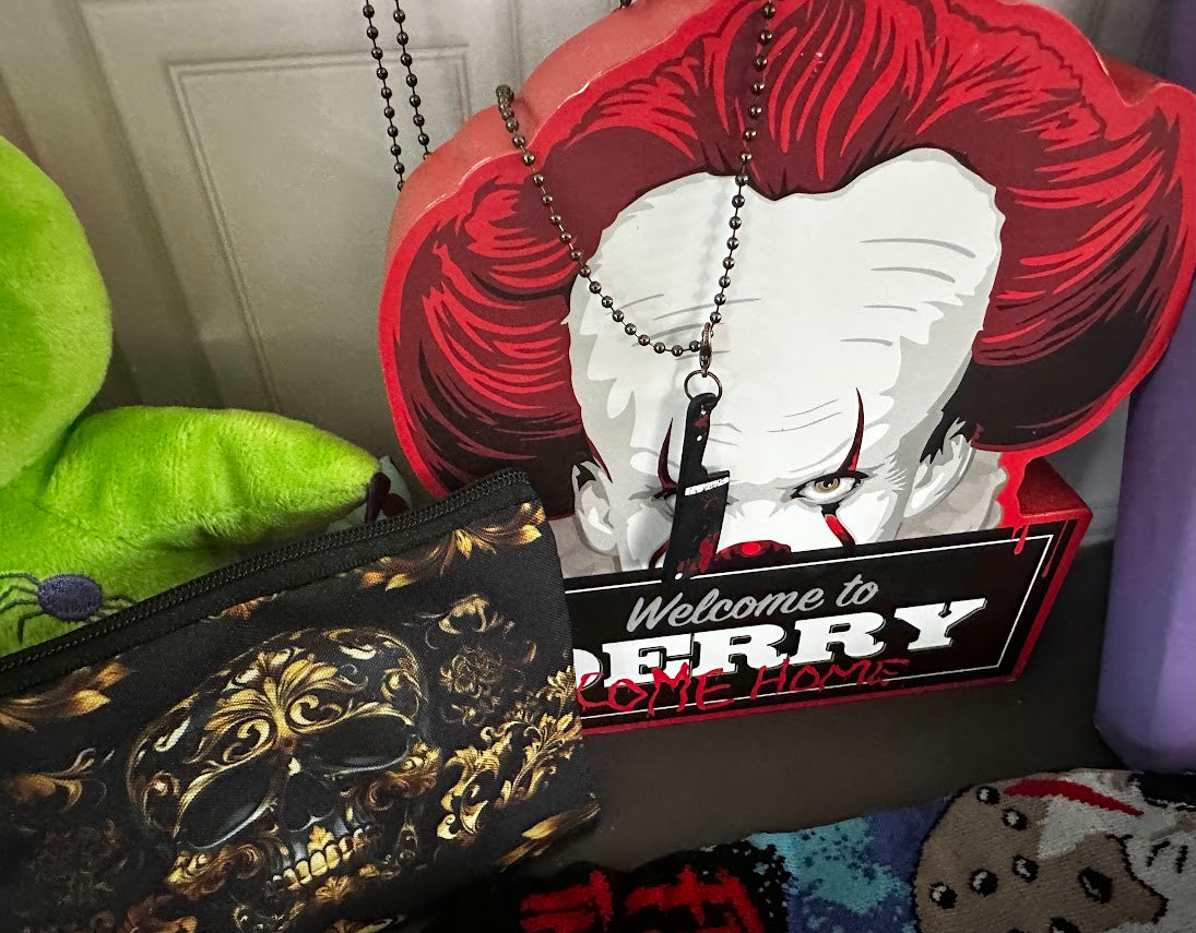 Horror Boo Basket – Blind Date with a Gothic Book &amp; Spooky Goodies