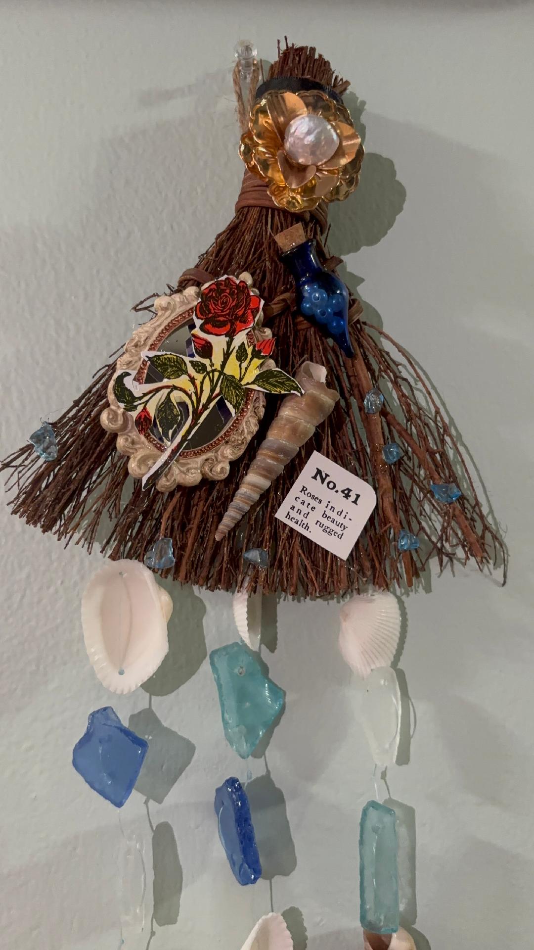 Aphrodite wall broom