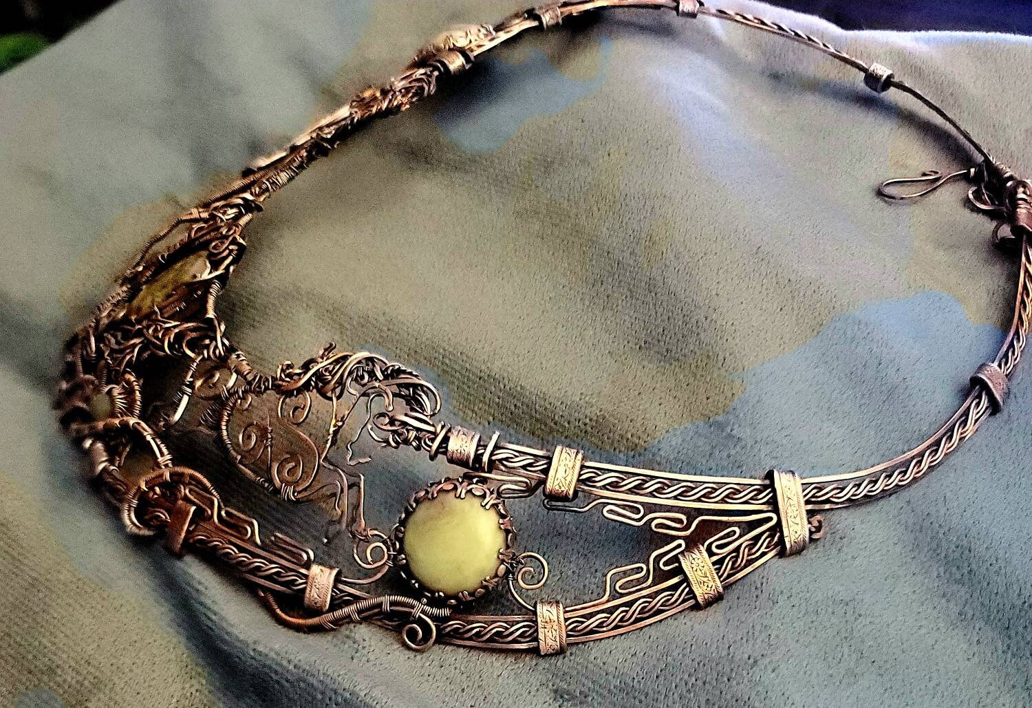 Copper horse necklace,  horse rearing, equestrian gifts for trainers, horse gifts for women, serpentine. Aventurine, statement necklace