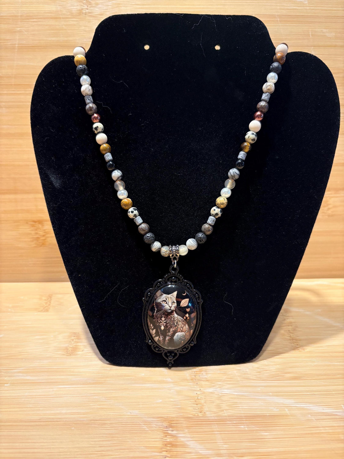 Meow - Handmade Beaded Necklace