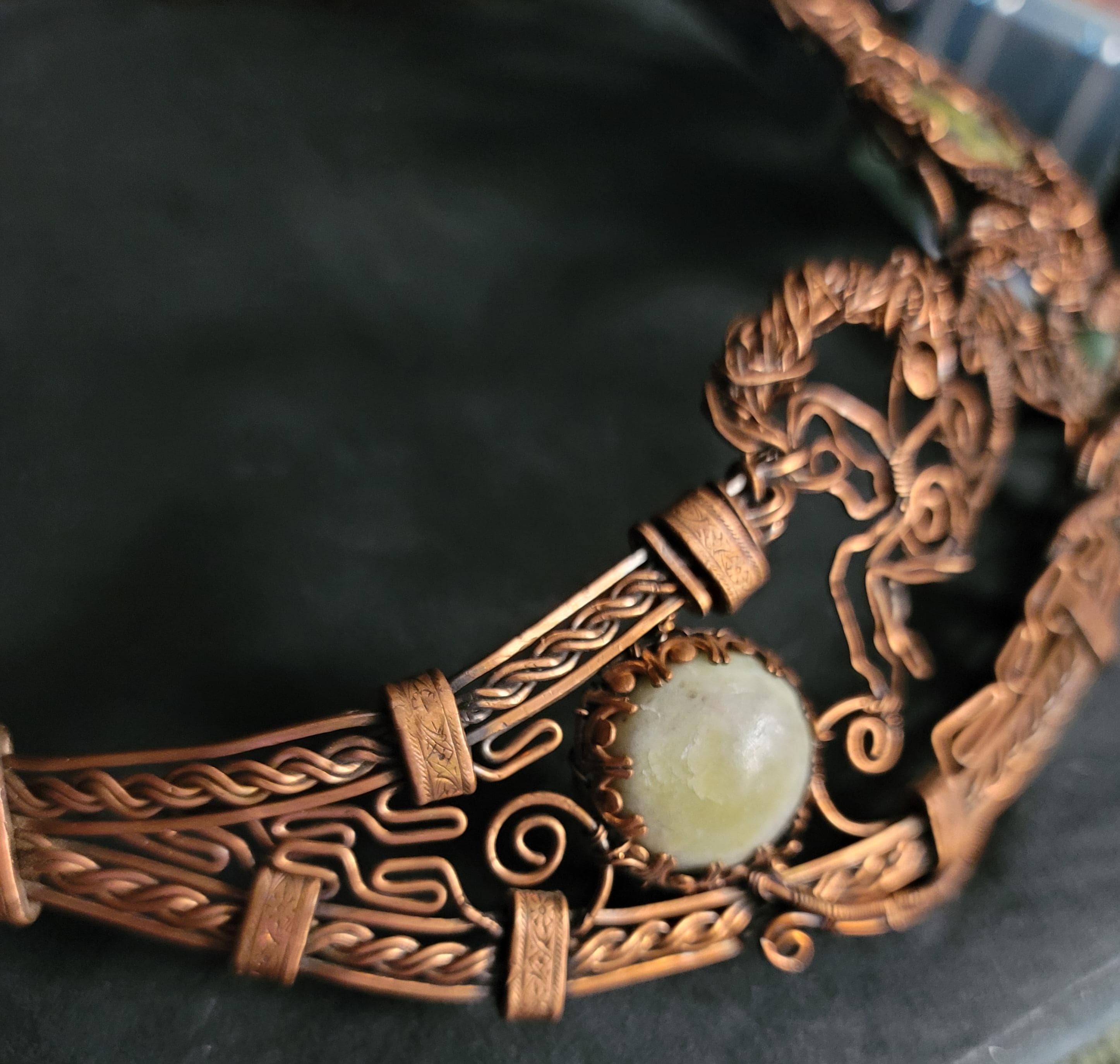 Copper horse necklace,  horse rearing, equestrian gifts for trainers, horse gifts for women, serpentine. Aventurine, statement necklace