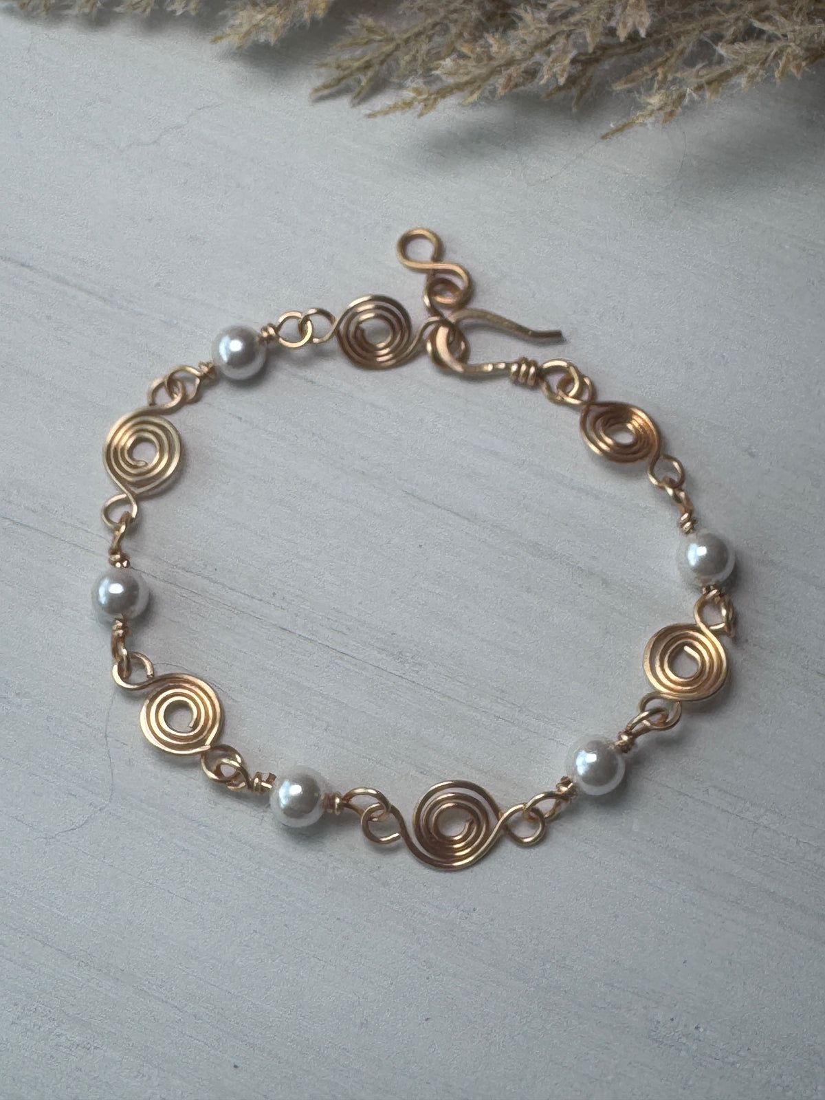 Gold Coin Link Bracelet with Grade A Shell Pearls