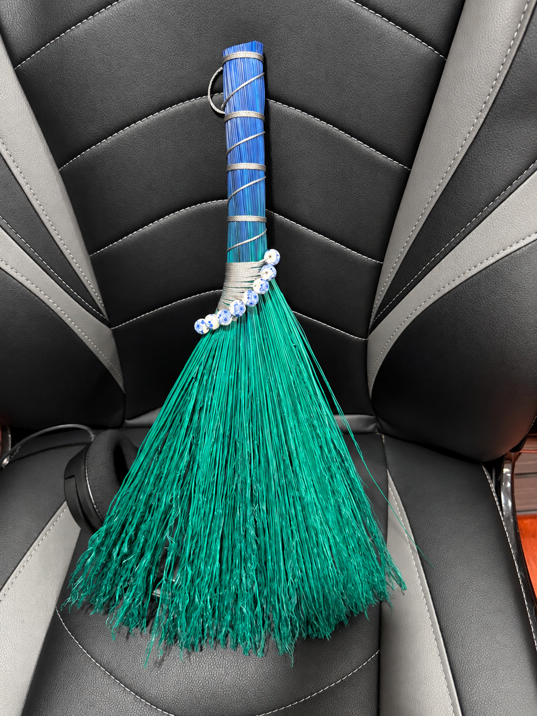 Ocean breeze broom