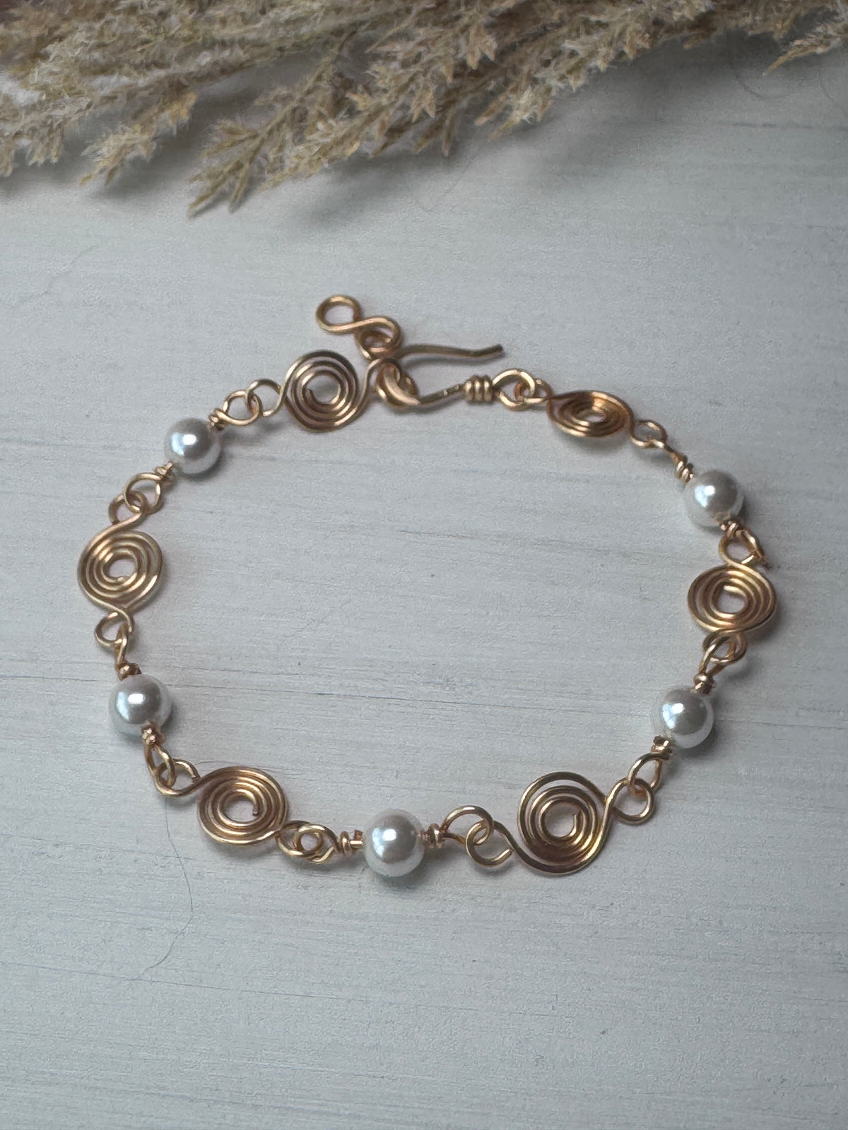 Gold Coin Link Bracelet with Grade A Shell Pearls