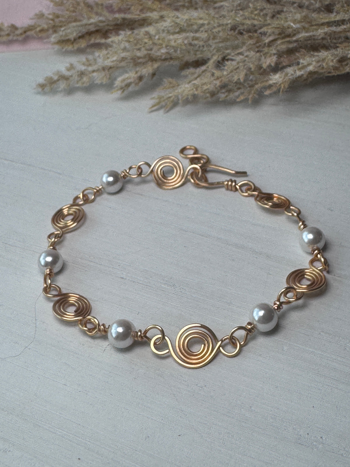 Gold Coin Link Bracelet with Grade A Shell Pearls