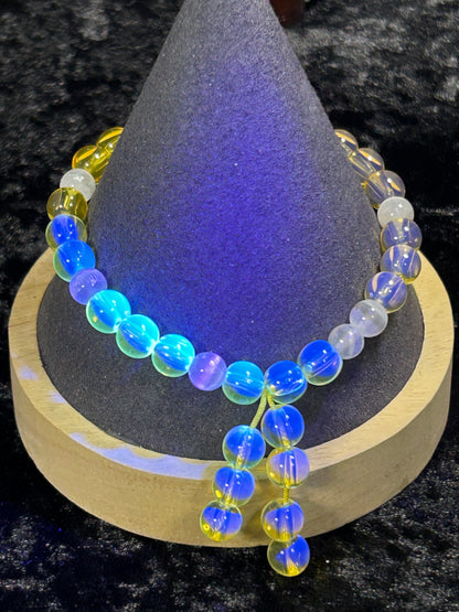 Beautiful Natural Amber Beaded Stretch Bracelet with Selenite