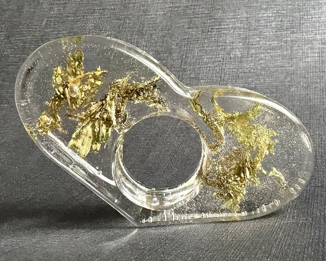 Resin with Mugwort Thumb Page Holder