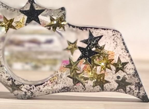 Resin Thumb Page Holder Bat 1