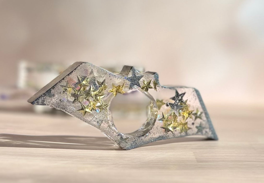 Resin Thumb Page Holder Bat 1