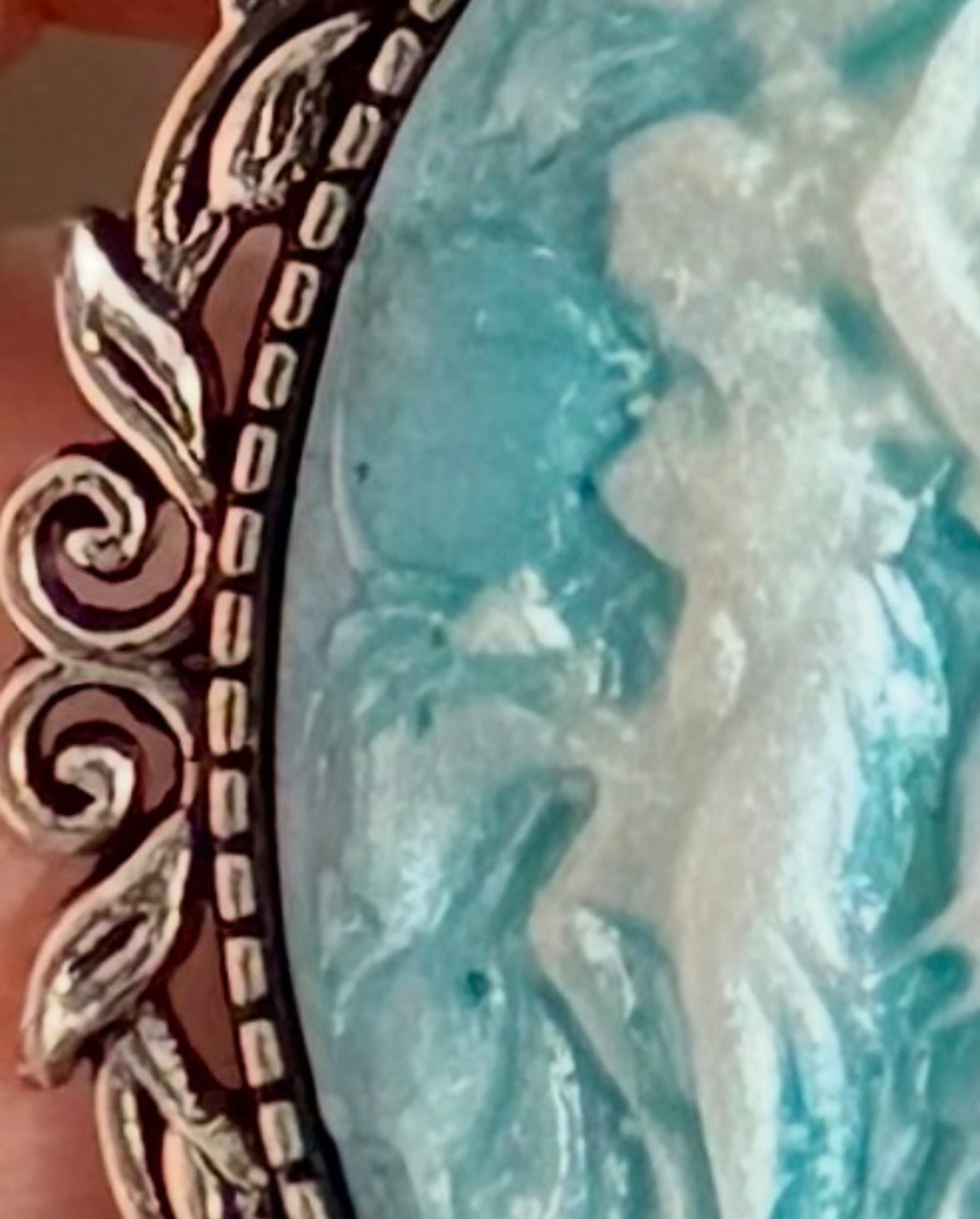 Triple Goddess Cameo Broach (blue)