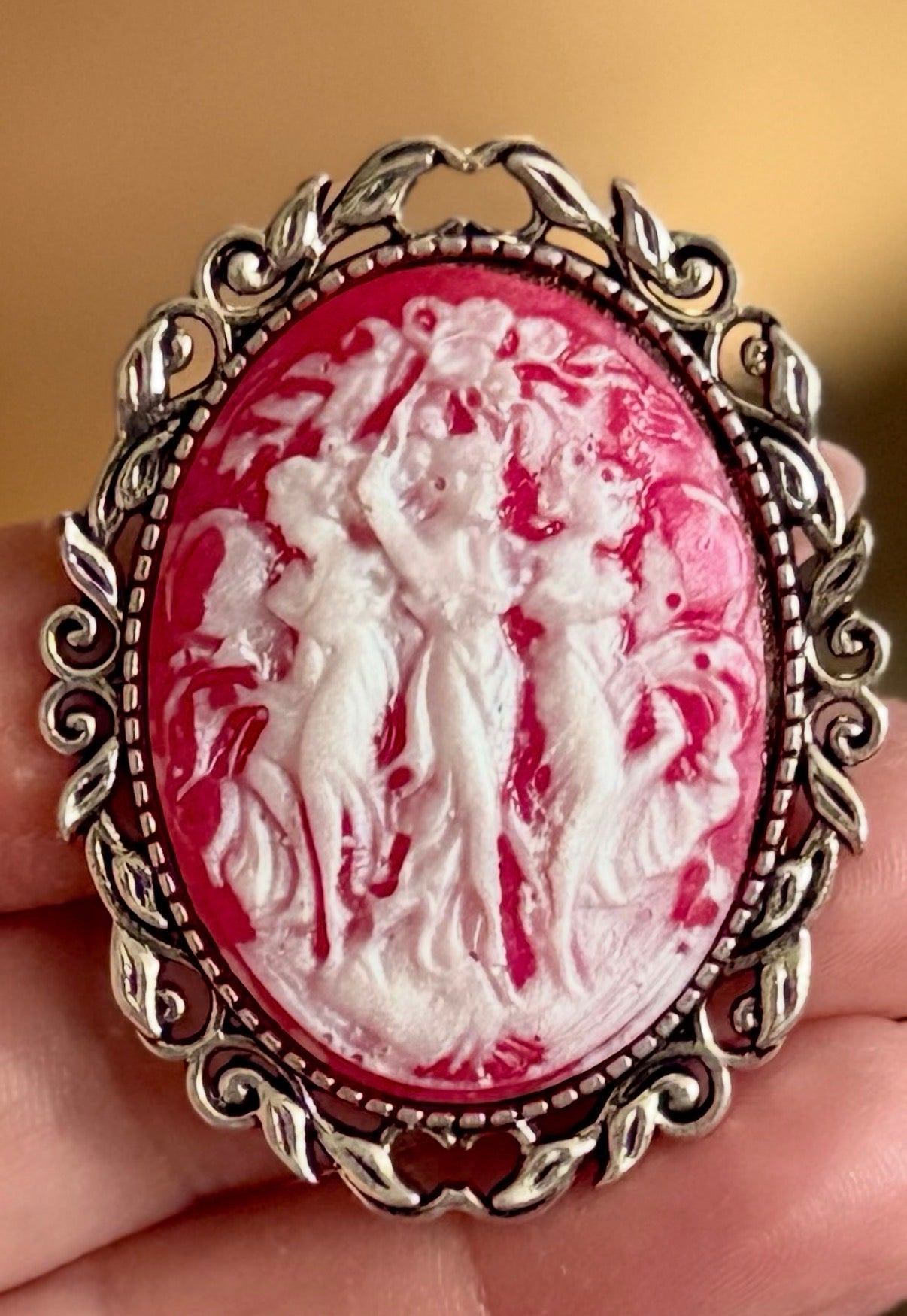 Triple Goddess Cameo Broach (pink)