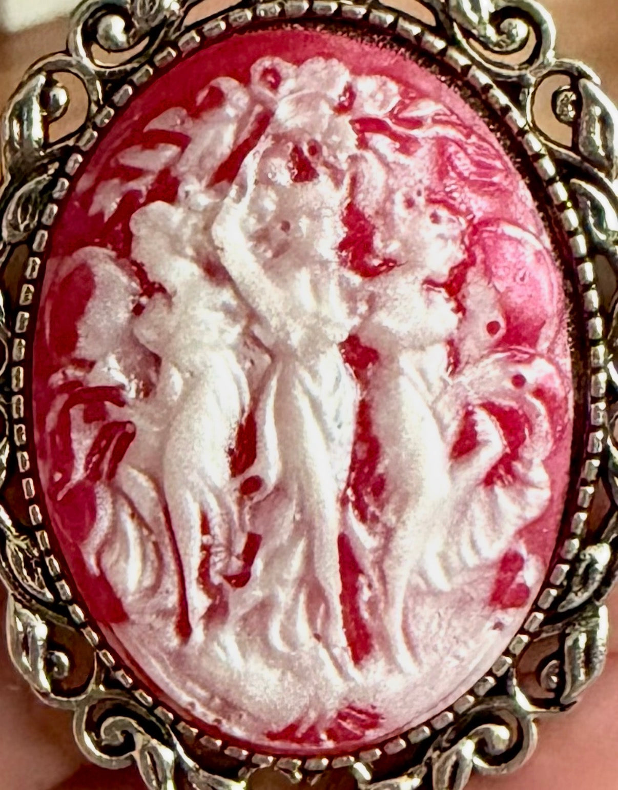 Triple Goddess Cameo Broach (pink)