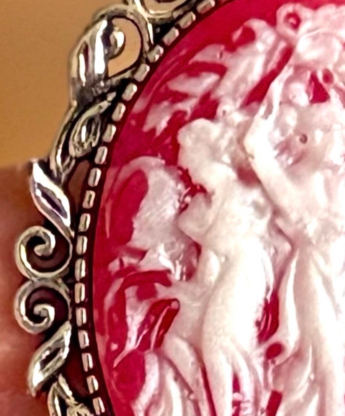 Triple Goddess Cameo Broach (pink)