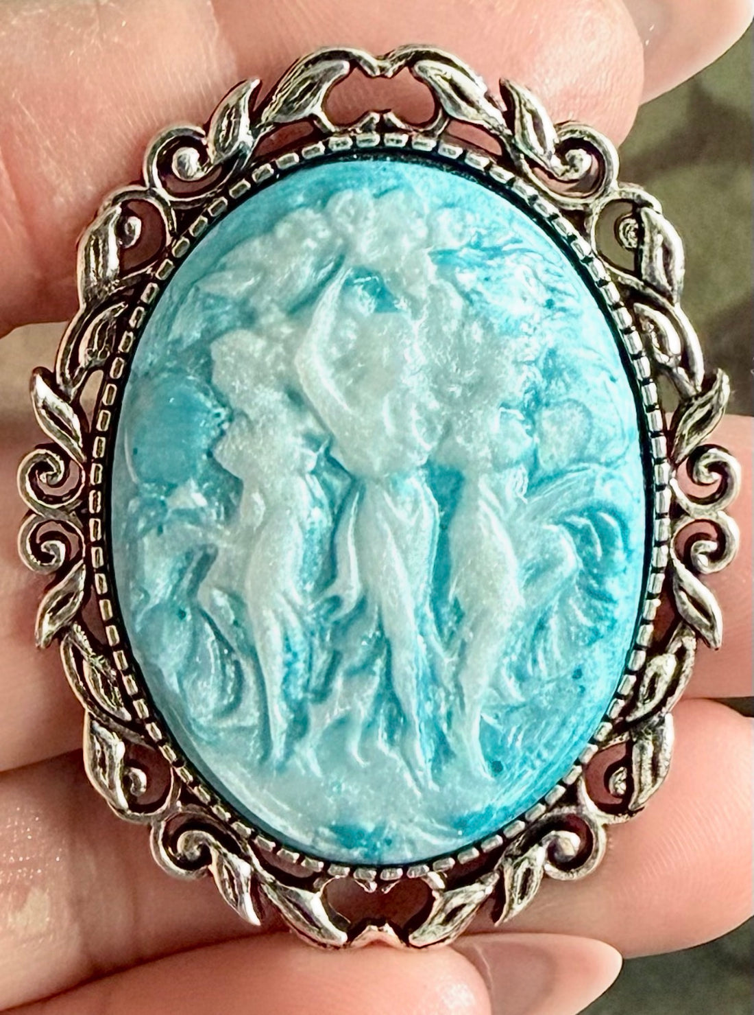 Triple Goddess Cameo Broach (blue)
