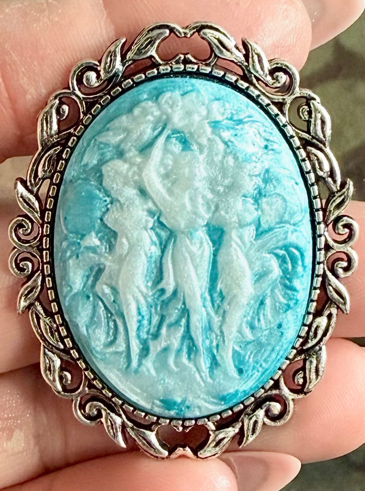 Triple Goddess Cameo Broach (blue)