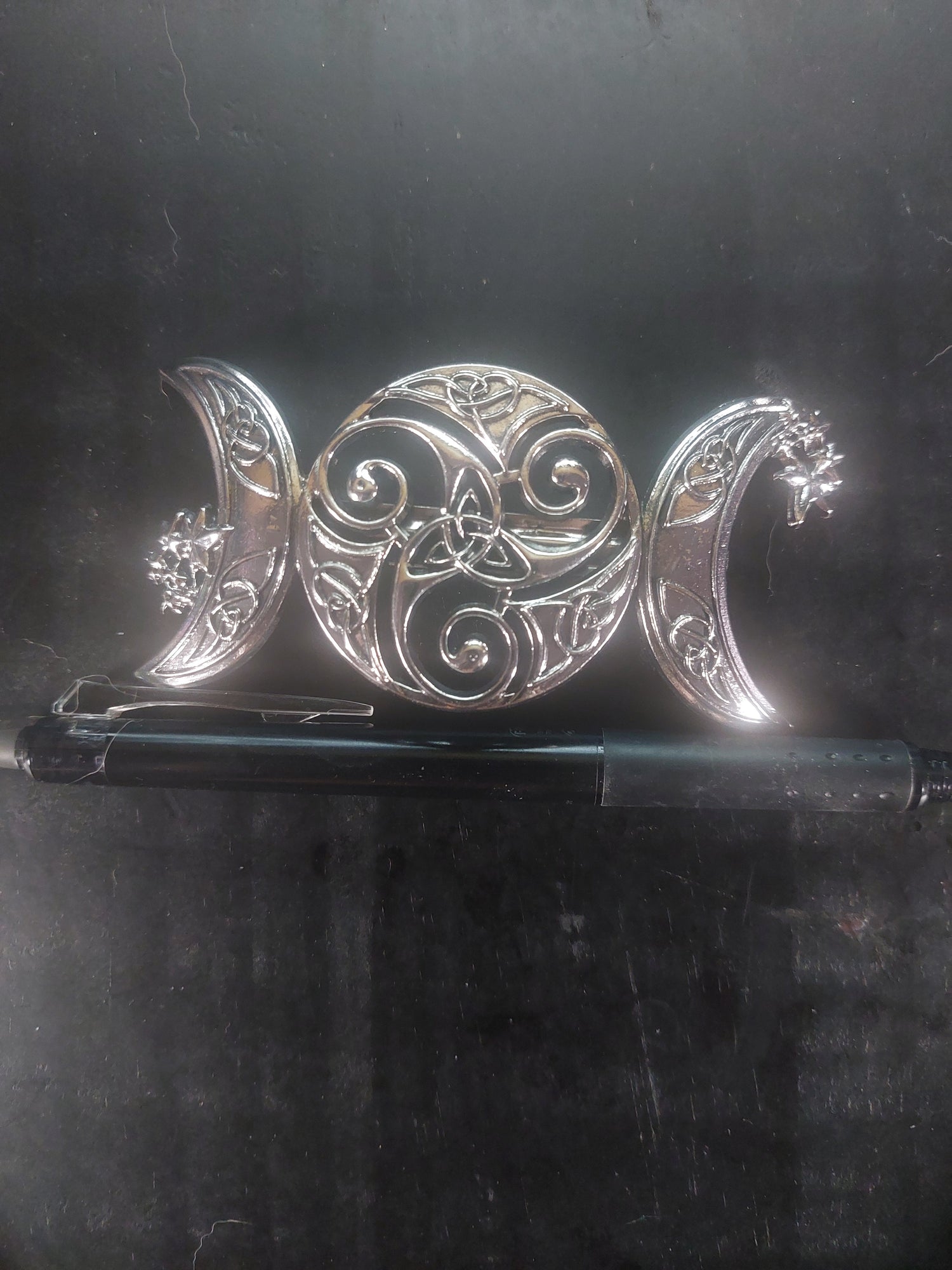 Metal Triple Moon with Teiscal Barrette